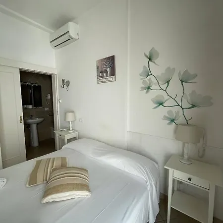 Frühstückspension Book And Bed Maglie