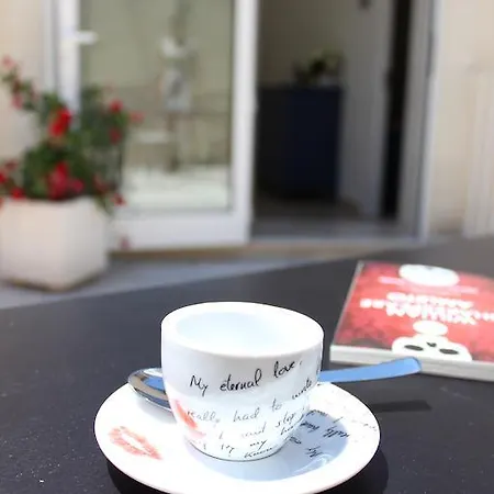 Frühstückspension Book And Bed Maglie