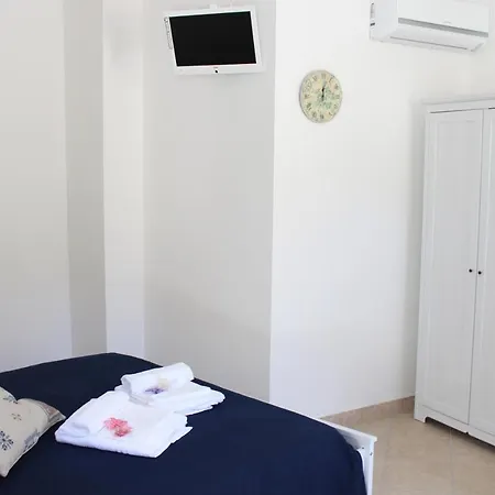 Bed & Breakfast Book And Bed