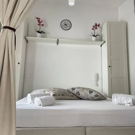 Book And Bed לינה וארוחת בוקר 3*