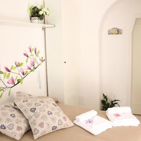 Bed & Breakfast Book And Bed