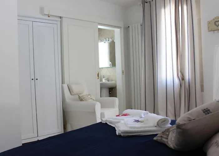 Book And Bed Bed & Breakfast 3*