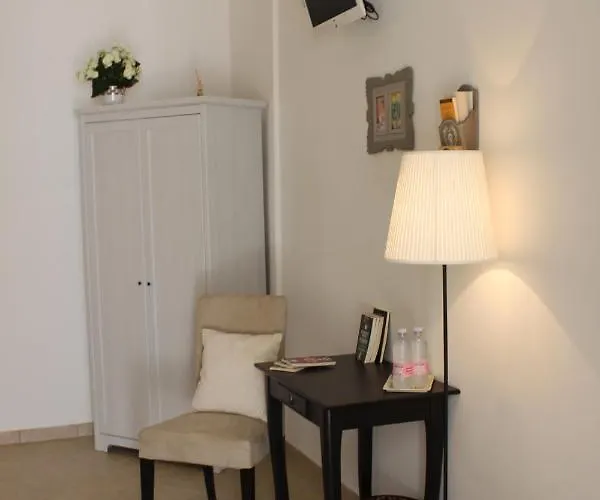 Book And Bed 3*