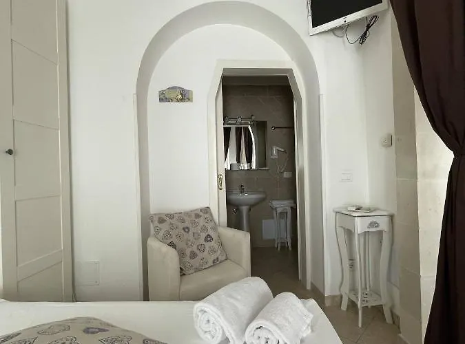 Bed & Breakfast Book And Bed